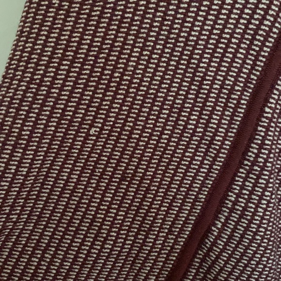 EUC Lululemon On the Go Scarf | Butter Pink/Bordeaux Drama/Wine Berry | One Size - Picture 11 of 12